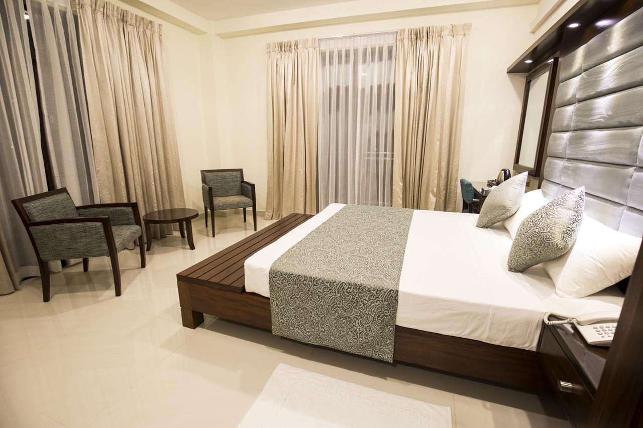 Grand 7 Hotel -Kesbewa Пилияндала Экстерьер фото